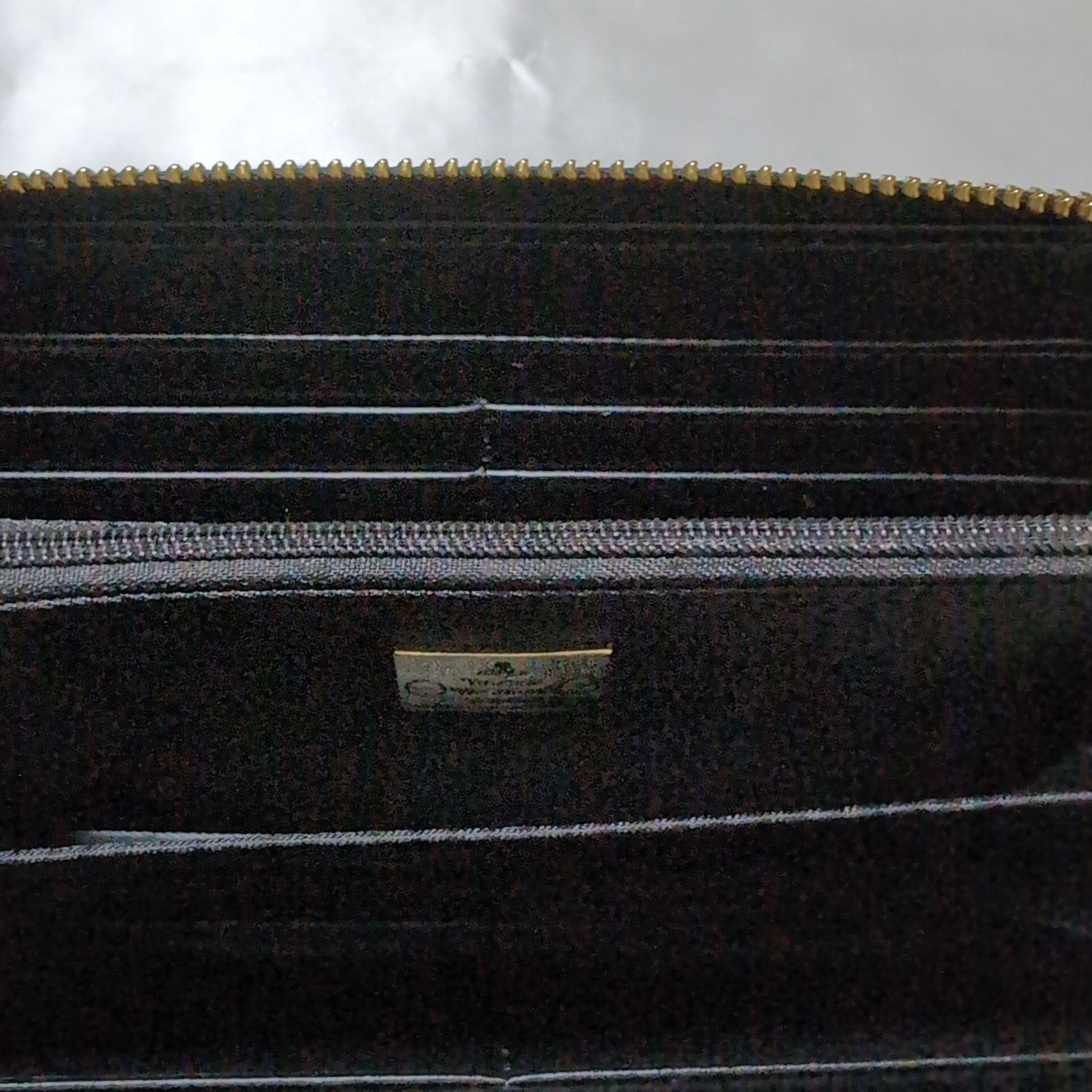 ヴィヴィアンウエストウッド ラウンドファスナー長財布 エンボス