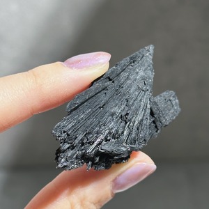 ブラックカイヤナイト 原石 02◇Black Kyanite ◇天然石・鉱物・パワーストーン