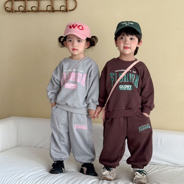 ロゴプリントスウェットセットアップ（2色展開）QQMM｜上下セット アメカジ｜小学生 ジュニア対応｜通学 普段着｜韓国子供服｜男の子 女の子｜80-150cm｜2026秋服 ［取寄］