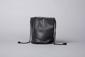 （紐ブラック）enricheveryday Everyday shoulder BAG／BLACK × black（巾着ショルダーバッグ／ブラック ）