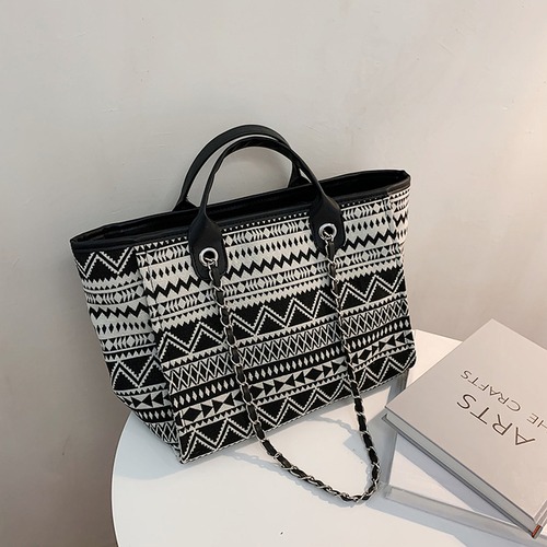 【ジオメトリック模様トートバッグ】エスニック柄 ショルダーバッグ 2way  A4収納