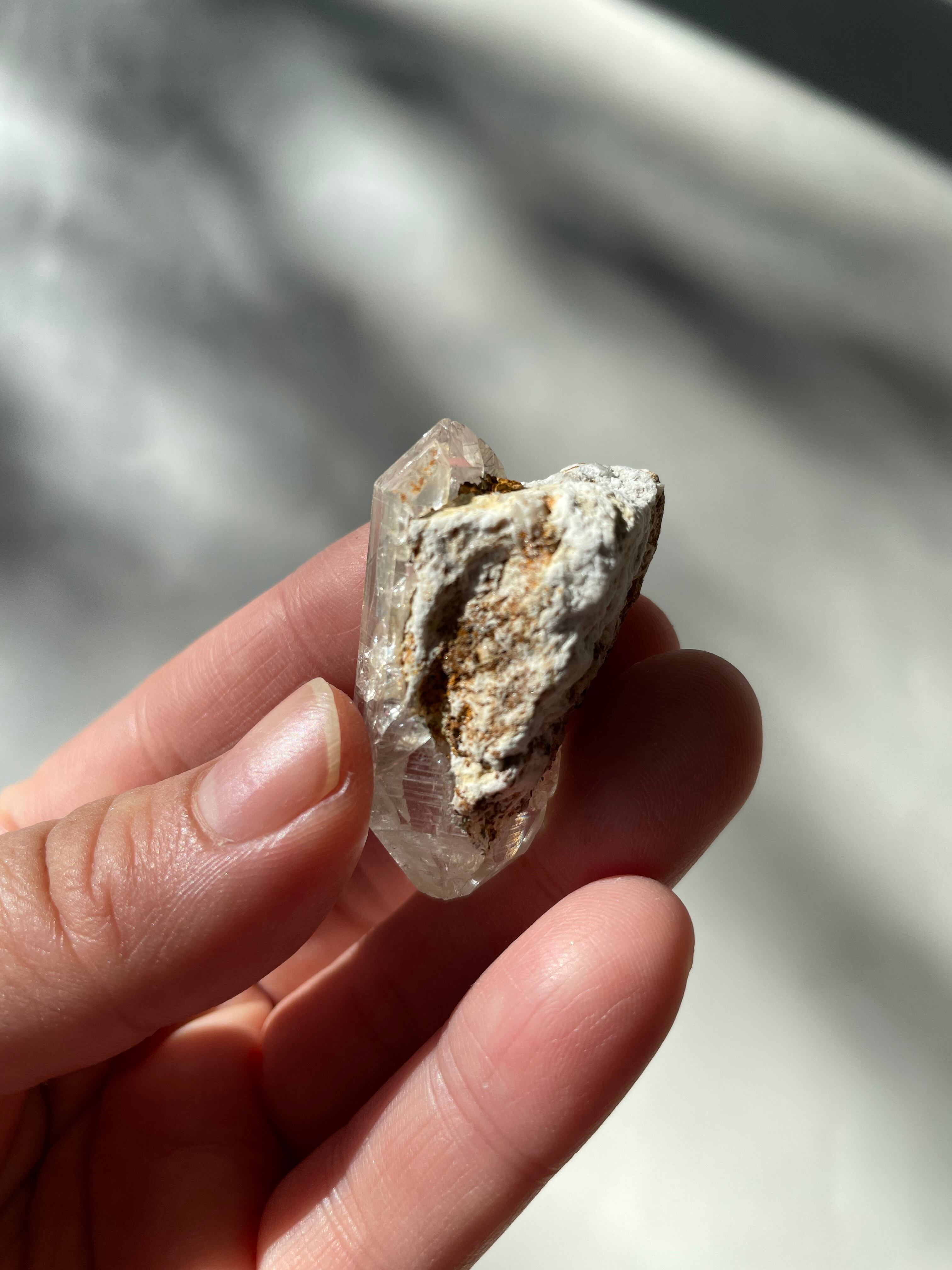 パキスタン　ギルギット　スカルドゥ産　ヒマラヤ水晶　DT ルチル　虹