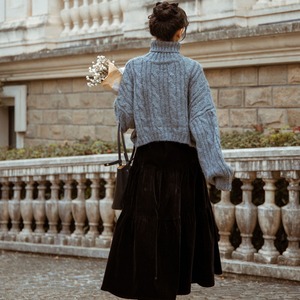 タートルネックツイストニットセーターとスカートのセットアップ A00880