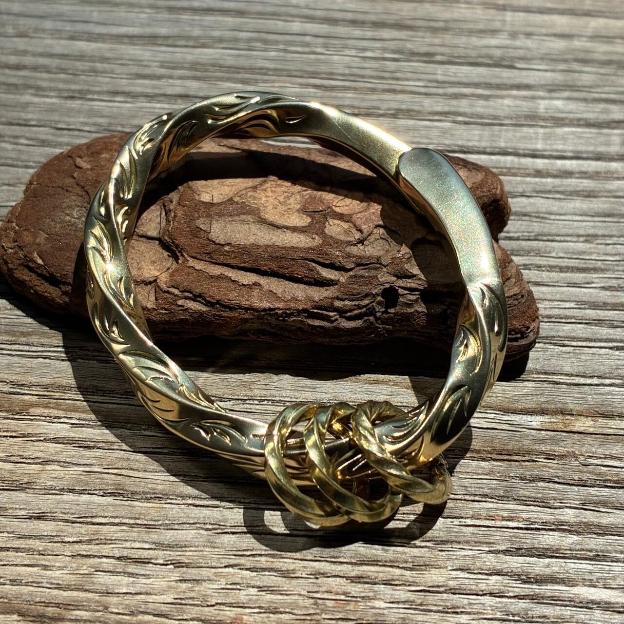 Arabesque Twist Keyring- Brass | 彫金工房アルソミトラ