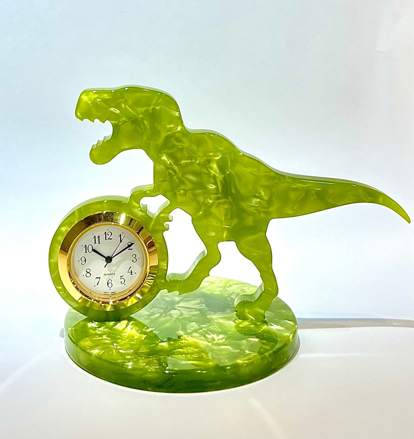 恐竜時計－ティラノサウルスー●メガネ産地福井でメガネ職人が作る時計！