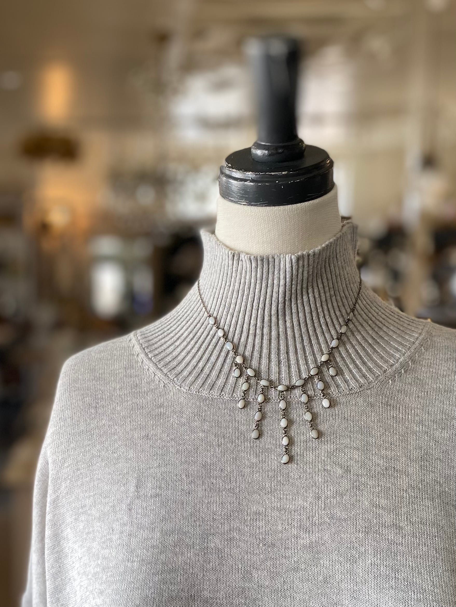 ホワイトオパールネックレス