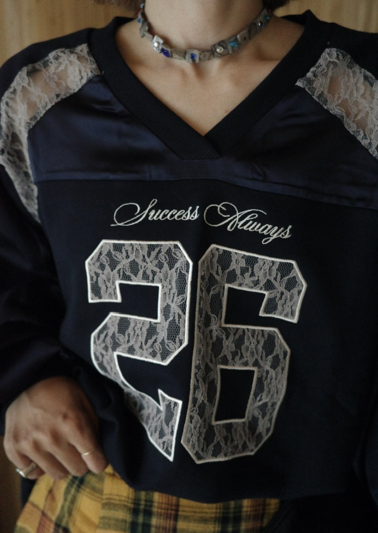 サテンレースロゴ刺繍プルオーバー/ネイビー