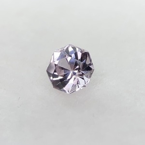 お花みたいなスピネル  約4.3mm*3.1mm r-0638