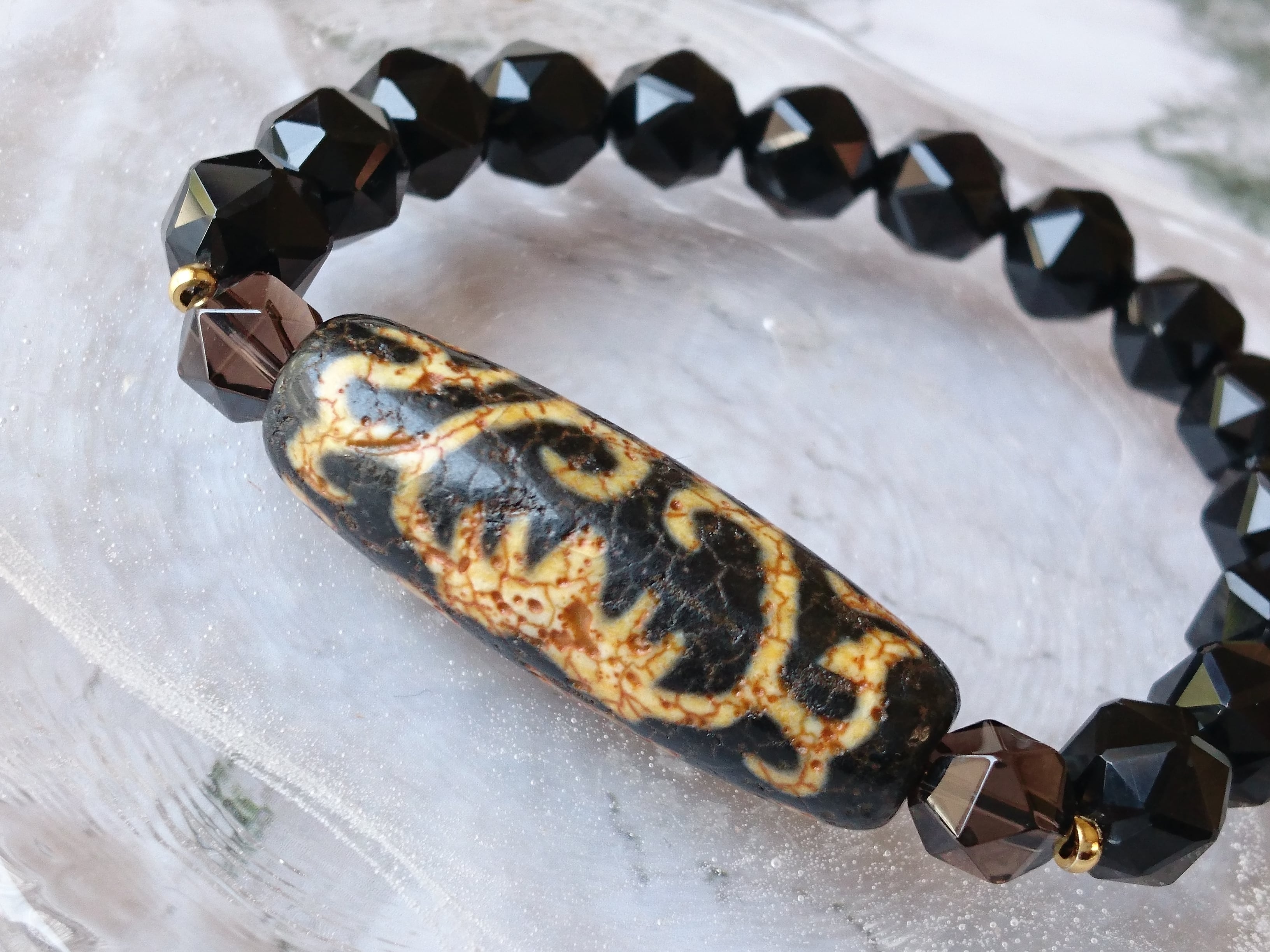 【一点限り】 上肯龍眼天珠と干支守護梵字刻印 モリオンのブレス 一点限り】 上肯龍眼天珠と干支守護梵字刻印 モリオンのブレス 上