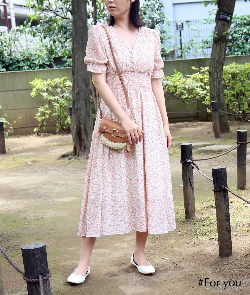 ウエスト絞りのフリル半袖花柄ワンピース_e0062104002