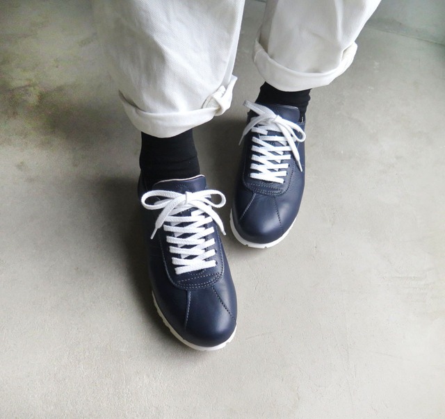 クラシックなデザインと本革の上質感！EMAのスニーカー/ネイビー