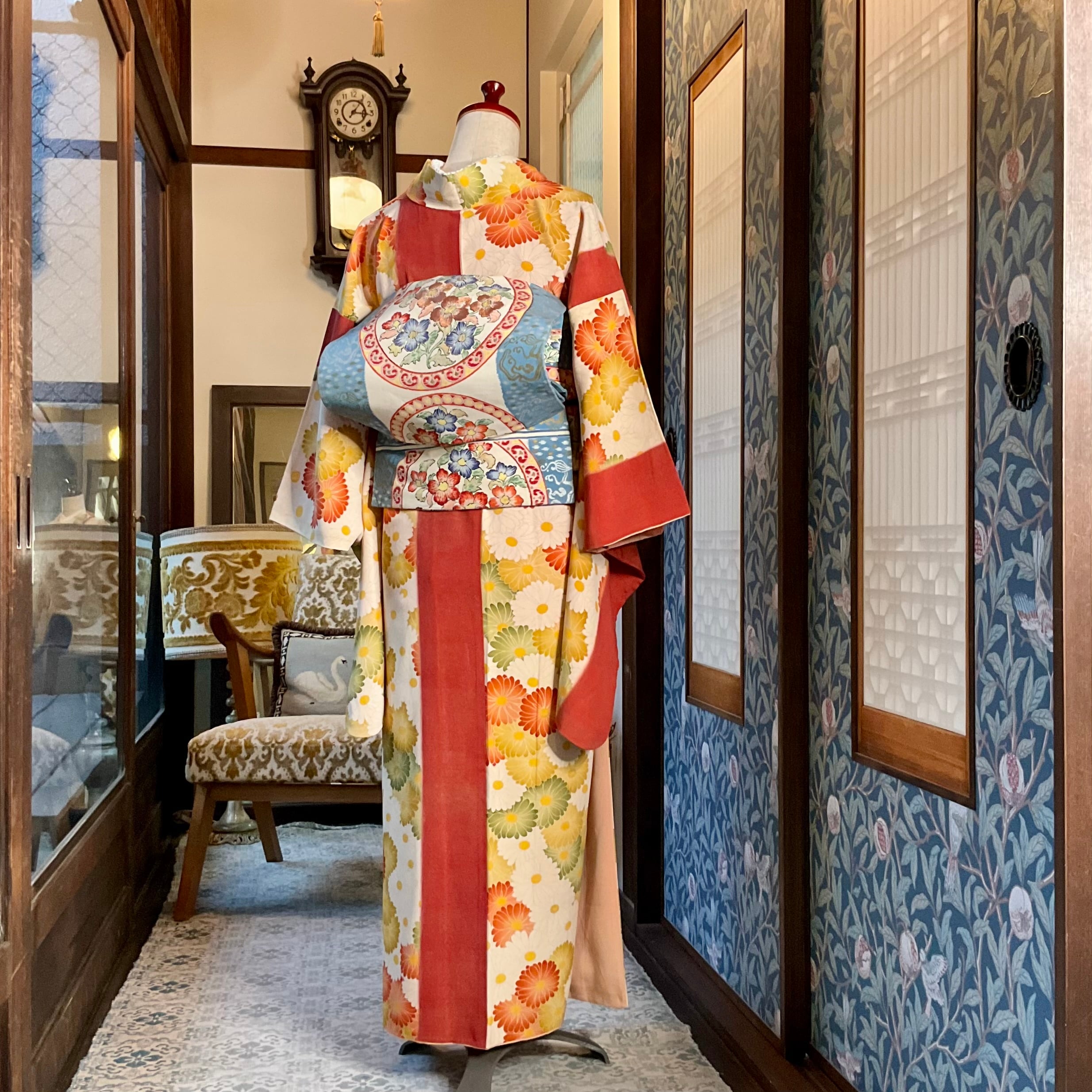 異国の円窓＊水色 花 華 丸紋 紋章 オリエンタル 東洋 刺繍 染め帯