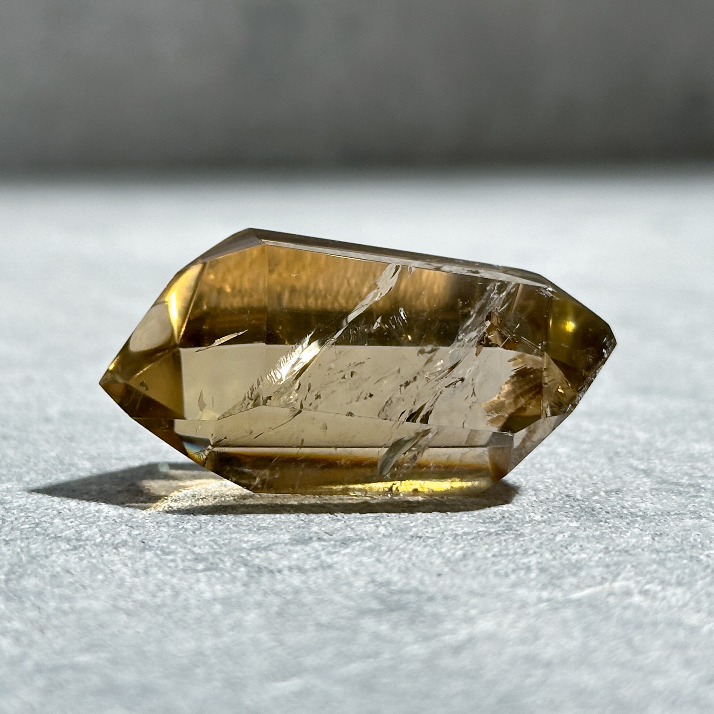 ファントム・虹◎シトリン（黄水晶） フリーフォーム35◇ Citrine