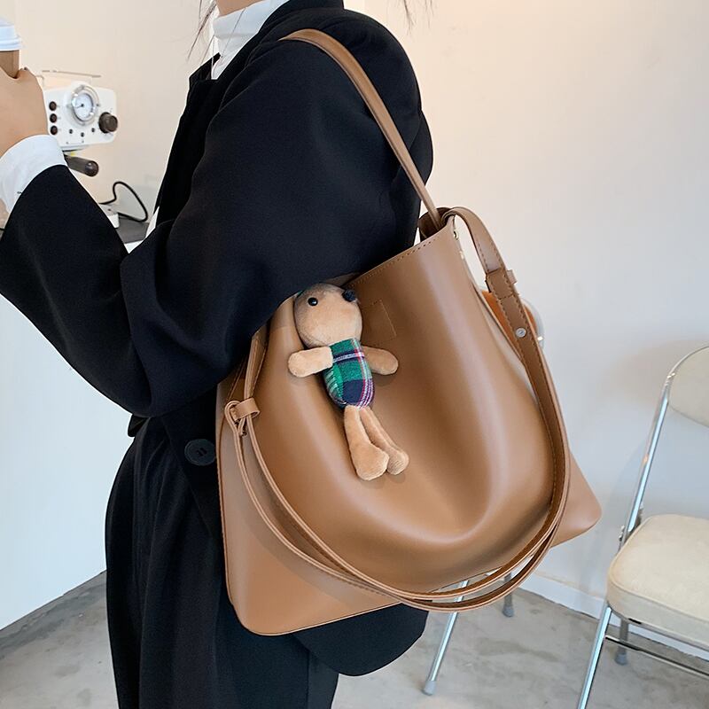 シンプルな大容量バッグレディース2020年秋冬新流行ファッションネットレッドオールマッチカジュアルワンショルダーメッセンジャーバケットバッグ Tiancai_Wing_Bag87391941618