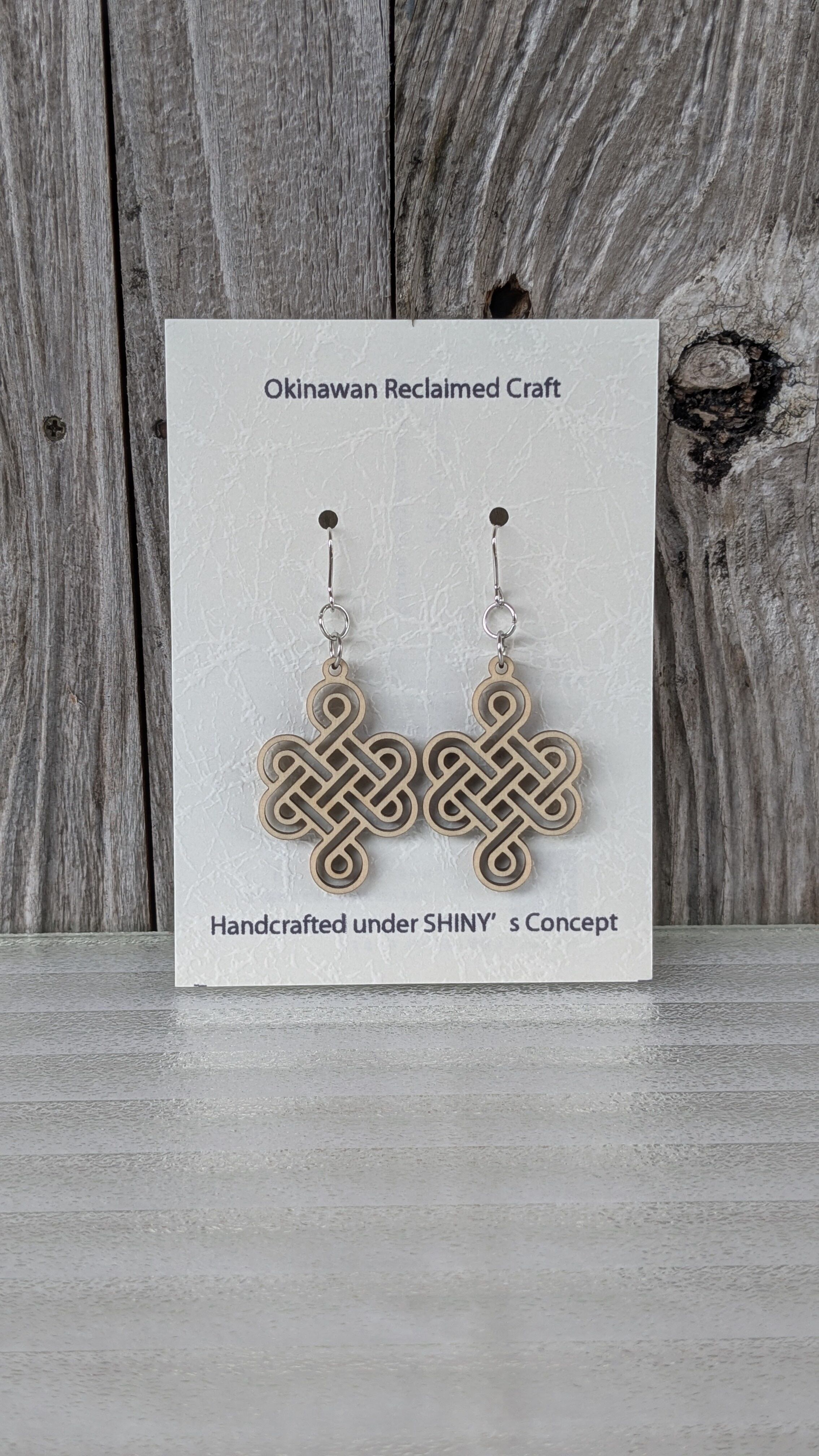 【木のピアス】 celtic knot design