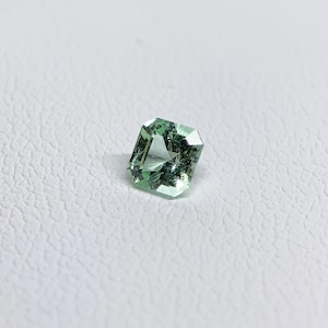 トルマリンの角砂糖  約3.7mm*3.8mm H2.5mm r-0426