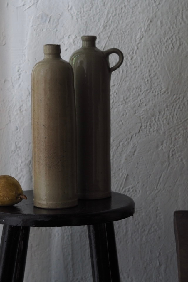 背高灰褐色のビアボトル-antique pottery bottle