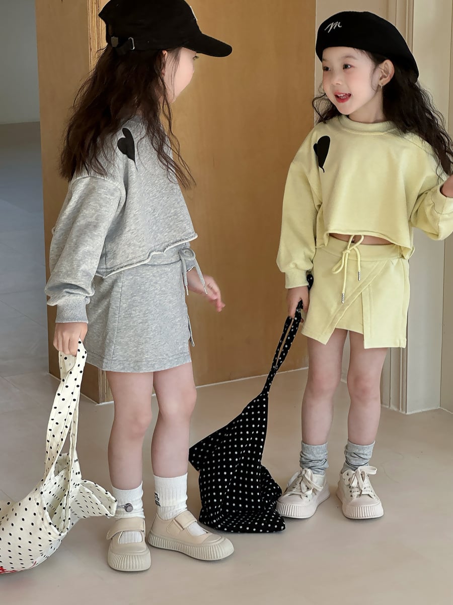 ショート丈ハートトレーナー×インパン付きミニスカート　セットアップ