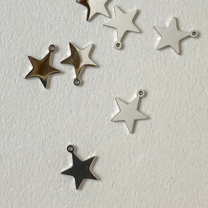 シンプル フラットスターのステンレスチャーム(10mm)