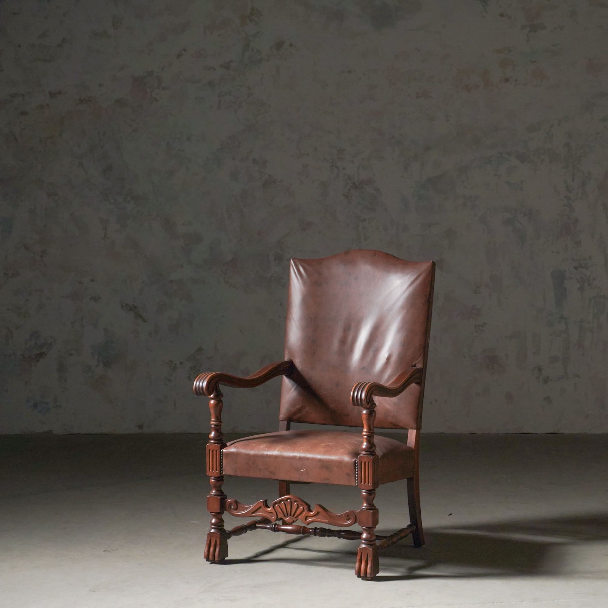 チェア/アームチェア/ディスプレイ/空間装飾/レザー/アンティーク/椅子/イス/デコラティブ/撮影アイテム