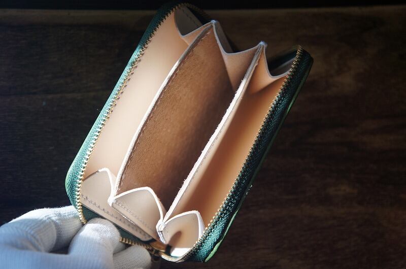 ルガトショルダー レザー ラウンドファスナー ミニウォレット ルガトショルダーのミニラウンドファスナー【パロットグリーン