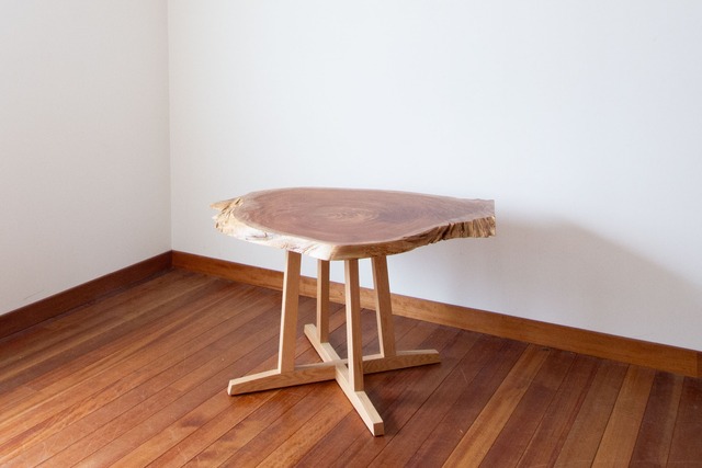 "ご褒美"のような家具　ケヤキ一枚板