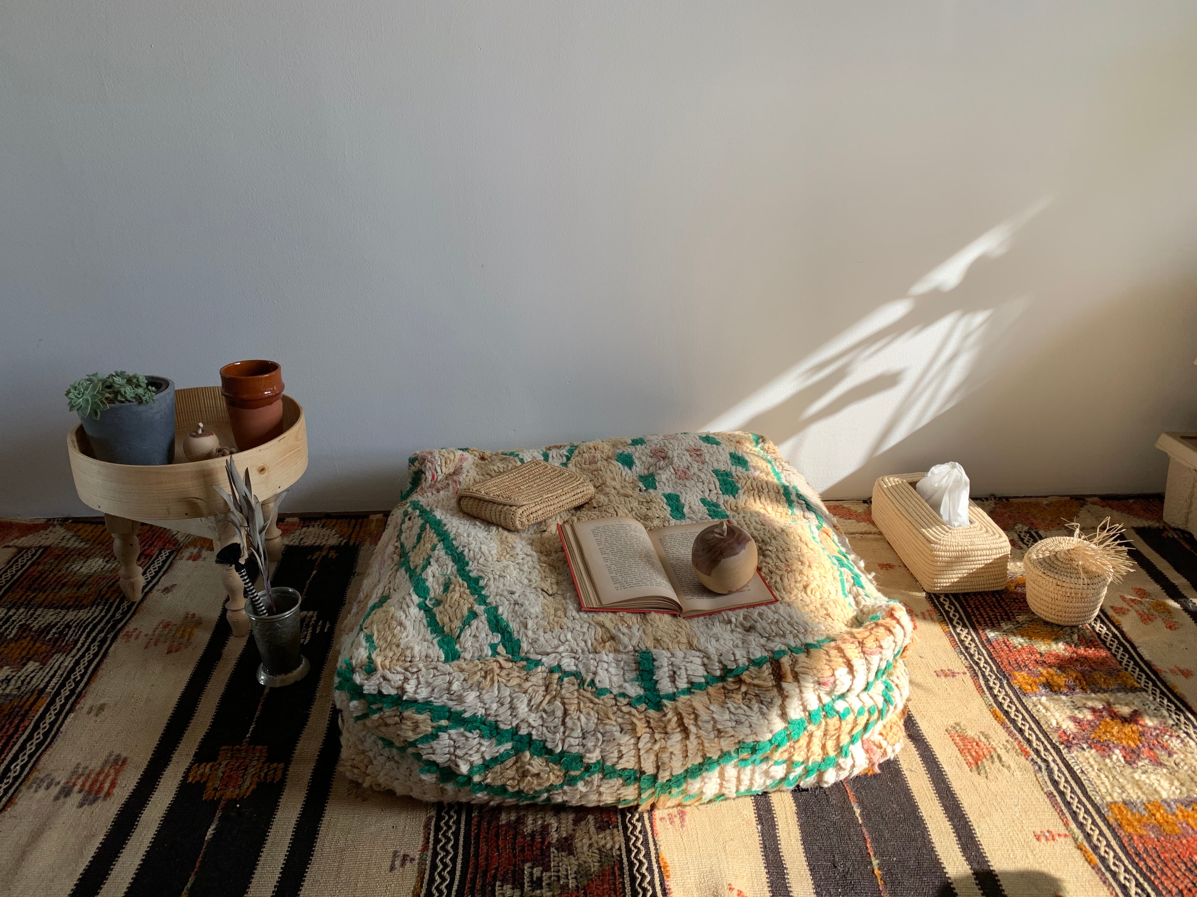 オールドラグをリメイクしたプフ | モロッコの暮らしと手しごと