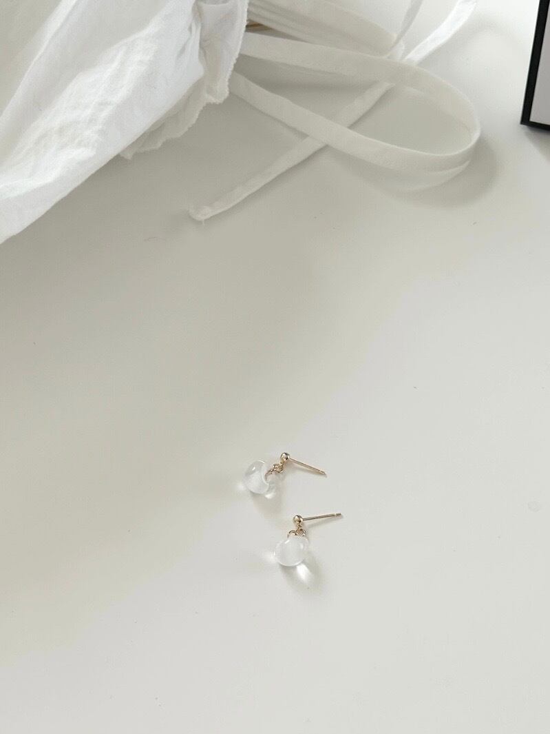 tear drop pierced earrings