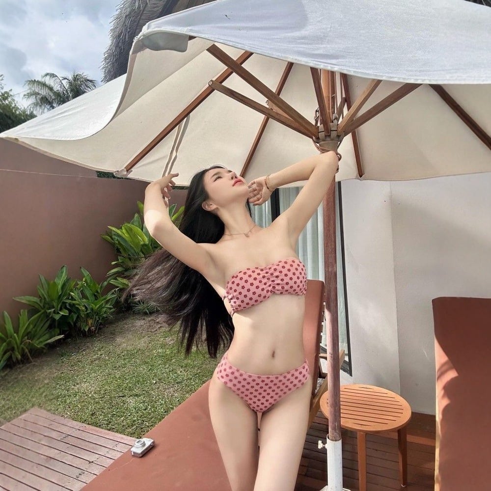 ビキニ 水着 ワンピース セクシー ガーリー ベアトップ ビーチ 海 温泉