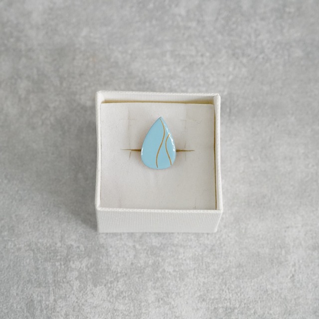 雫　shizuku  pin badge light blue