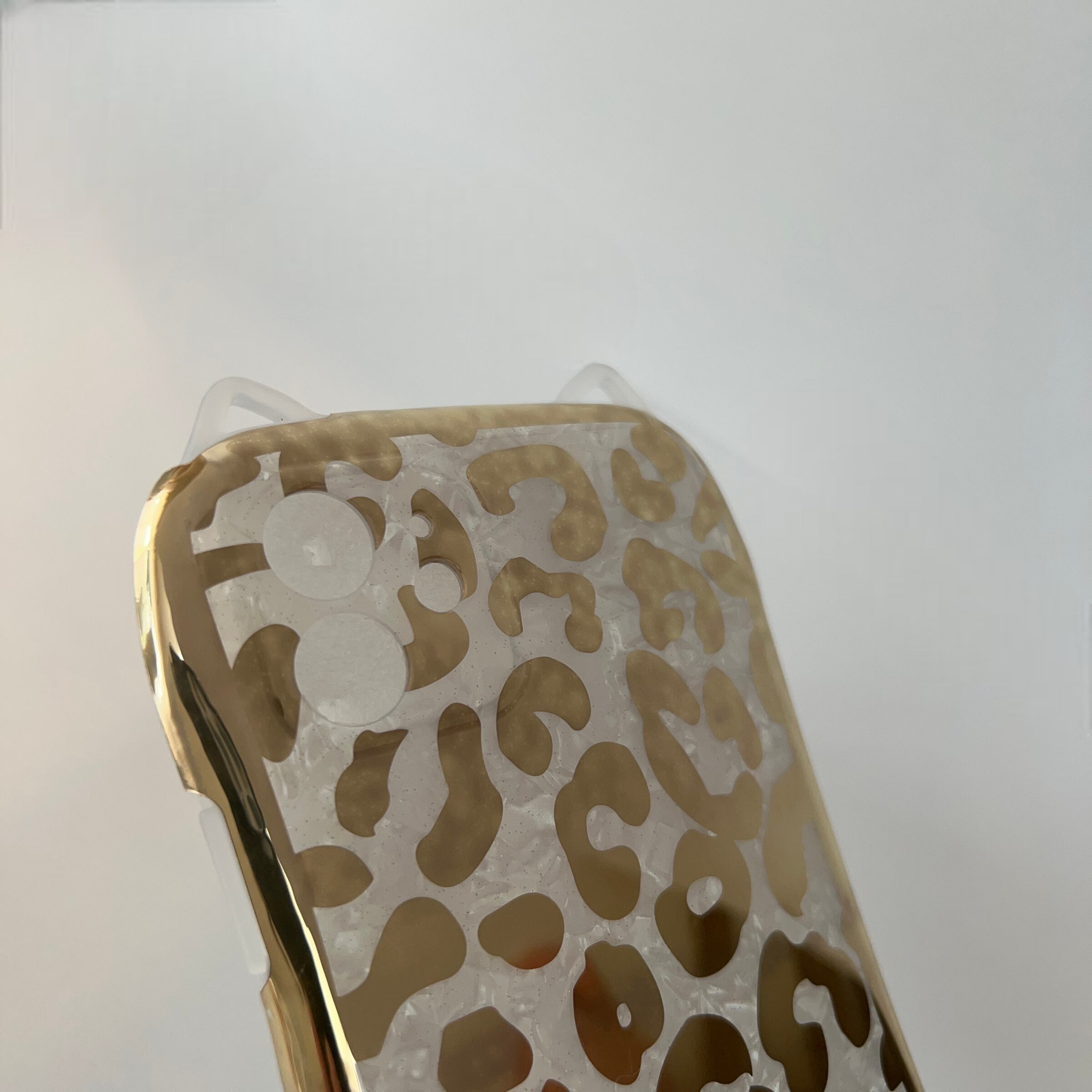 ネコ耳が可愛いヒョウ柄iPhoneケース