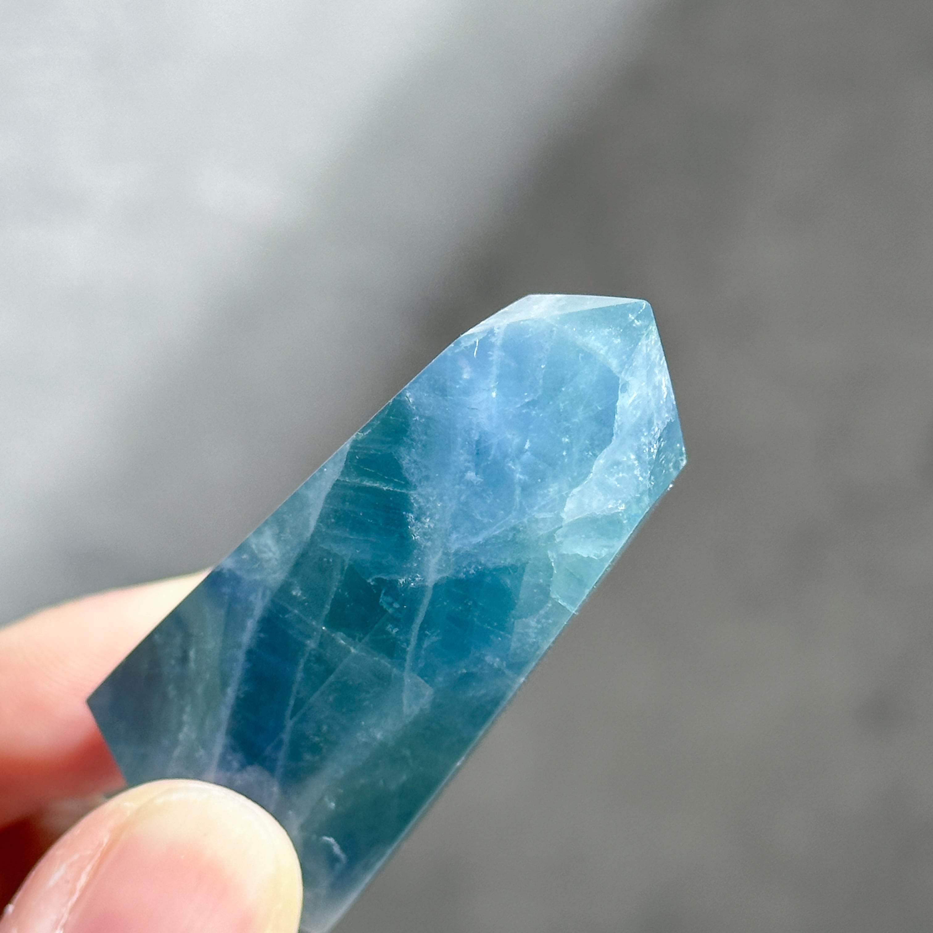 ブルー、グリーンフローライト タワー型01◇ Rainbow Fluorite