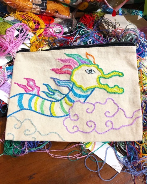 龍神と鯨のワクワク底上げデカポーチ