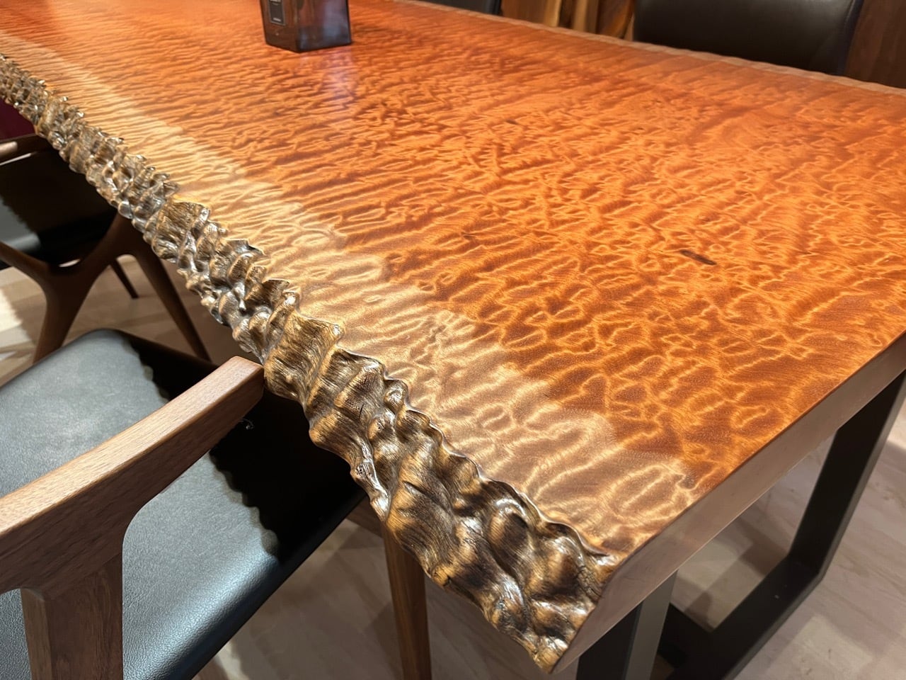 モアビ 玉杢 一枚板 2050×880-890×45 20267-1 | 千年家具 - 一枚板