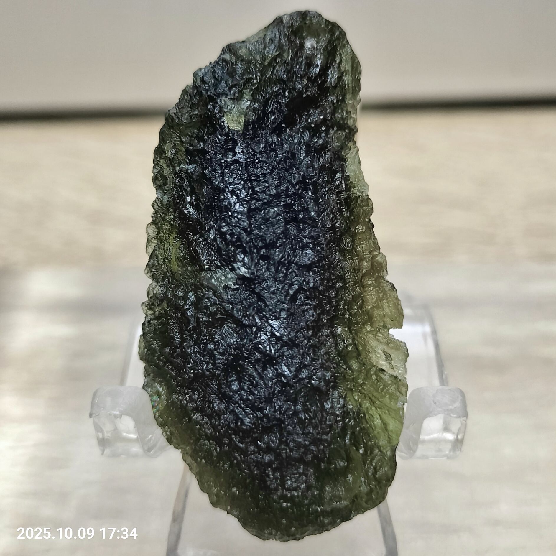 成約済み】超希少 虹入り 天然 無処理 モルダバイト 原石 11.6g 鑑別