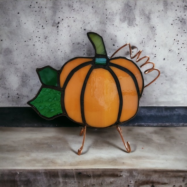 かぼちゃの置物　季節の飾り　ハロウィーンにピッタリ　オレンジ色のアクセント　キッチンデコレーション　洋風インテリアステンドグラス雑貨　送料無料