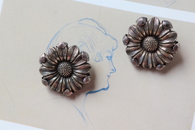 France Vintage flower motif earrings
