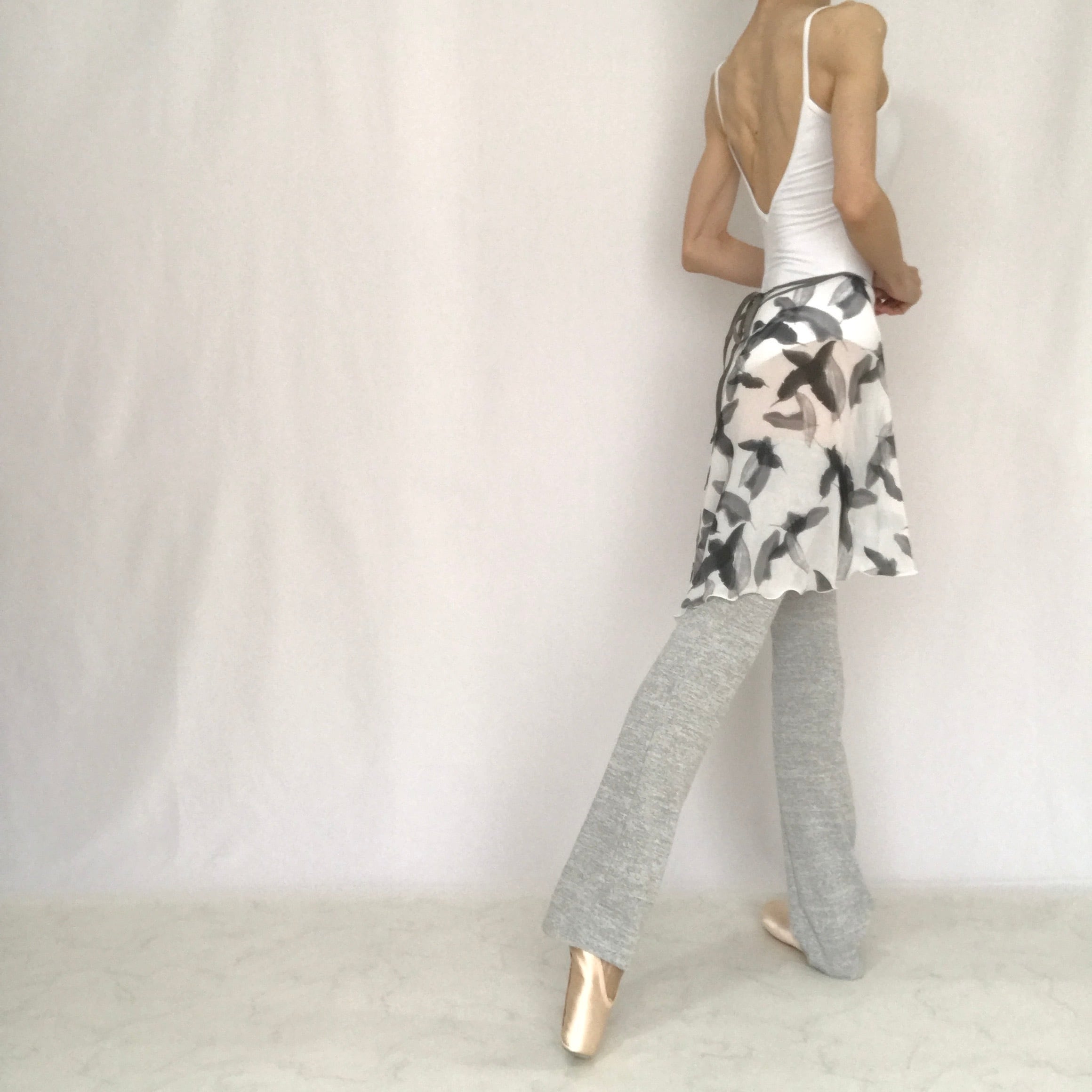 【新品未使用】英国ロイヤルバレエ　グレー レッグウォーマー 176807263.jpg