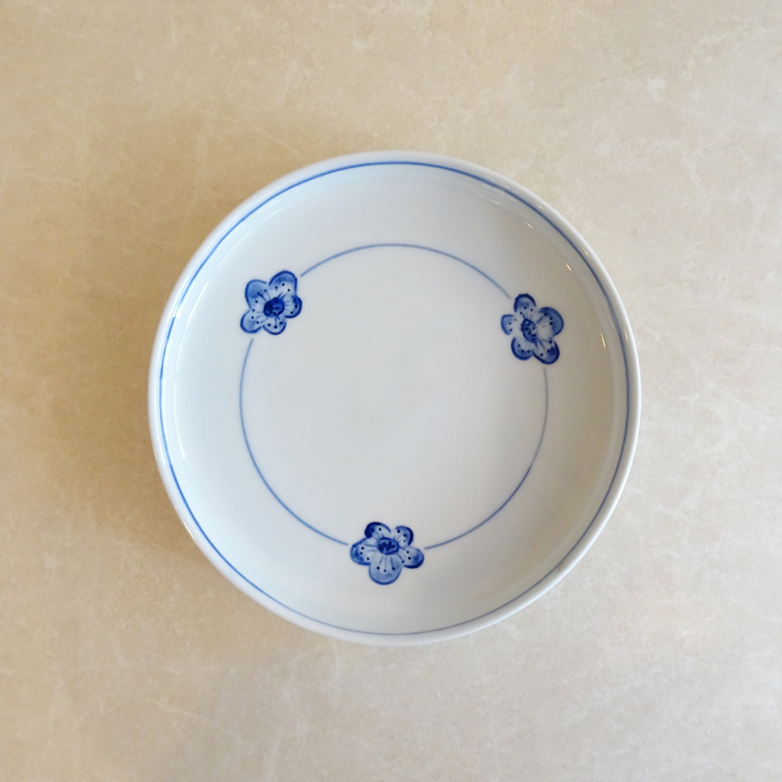 染付花の平皿