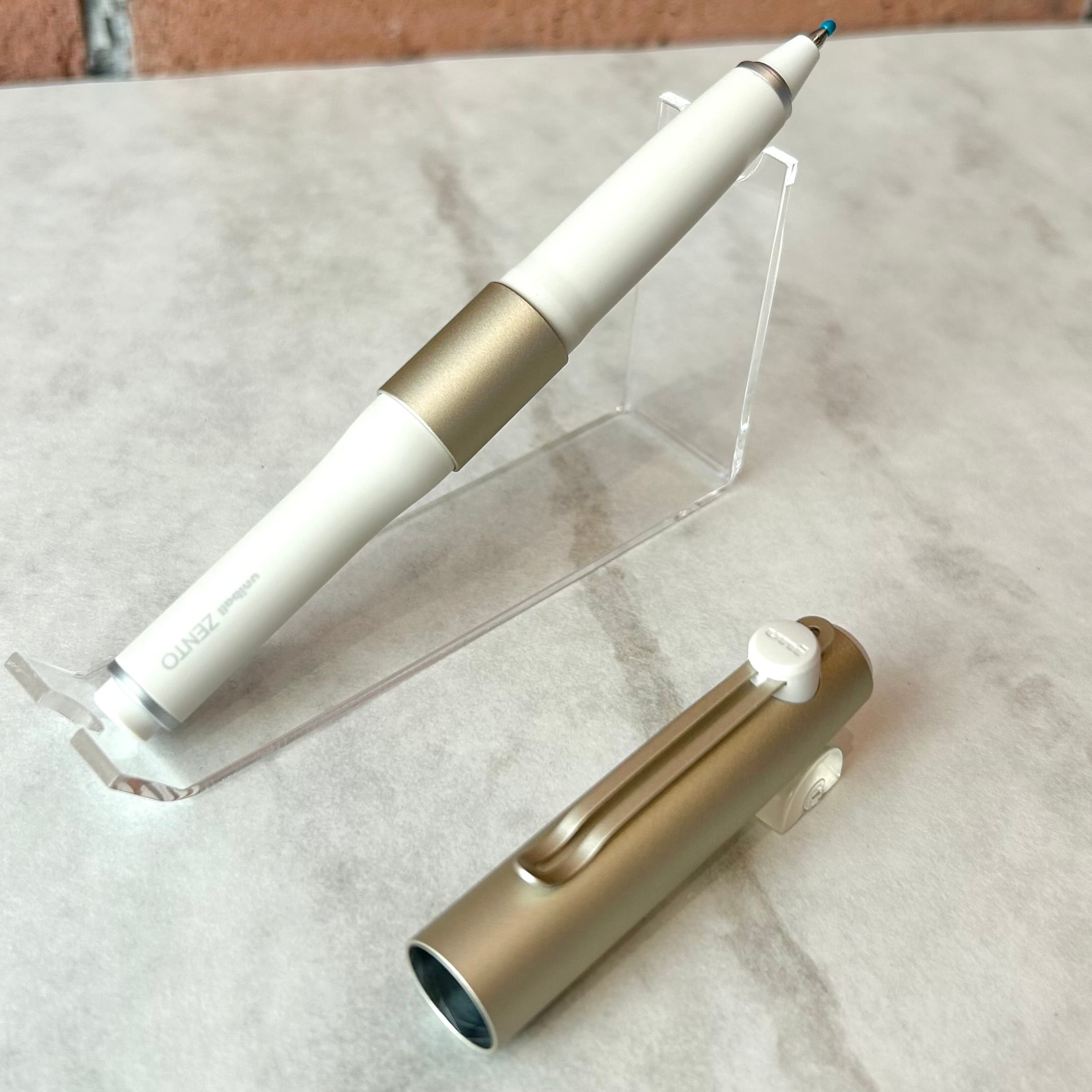 三菱鉛筆 「 ユニボールゼント シグニチャーモデル（単色水性