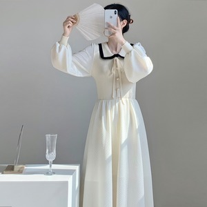 スクエアネック白ワンピース