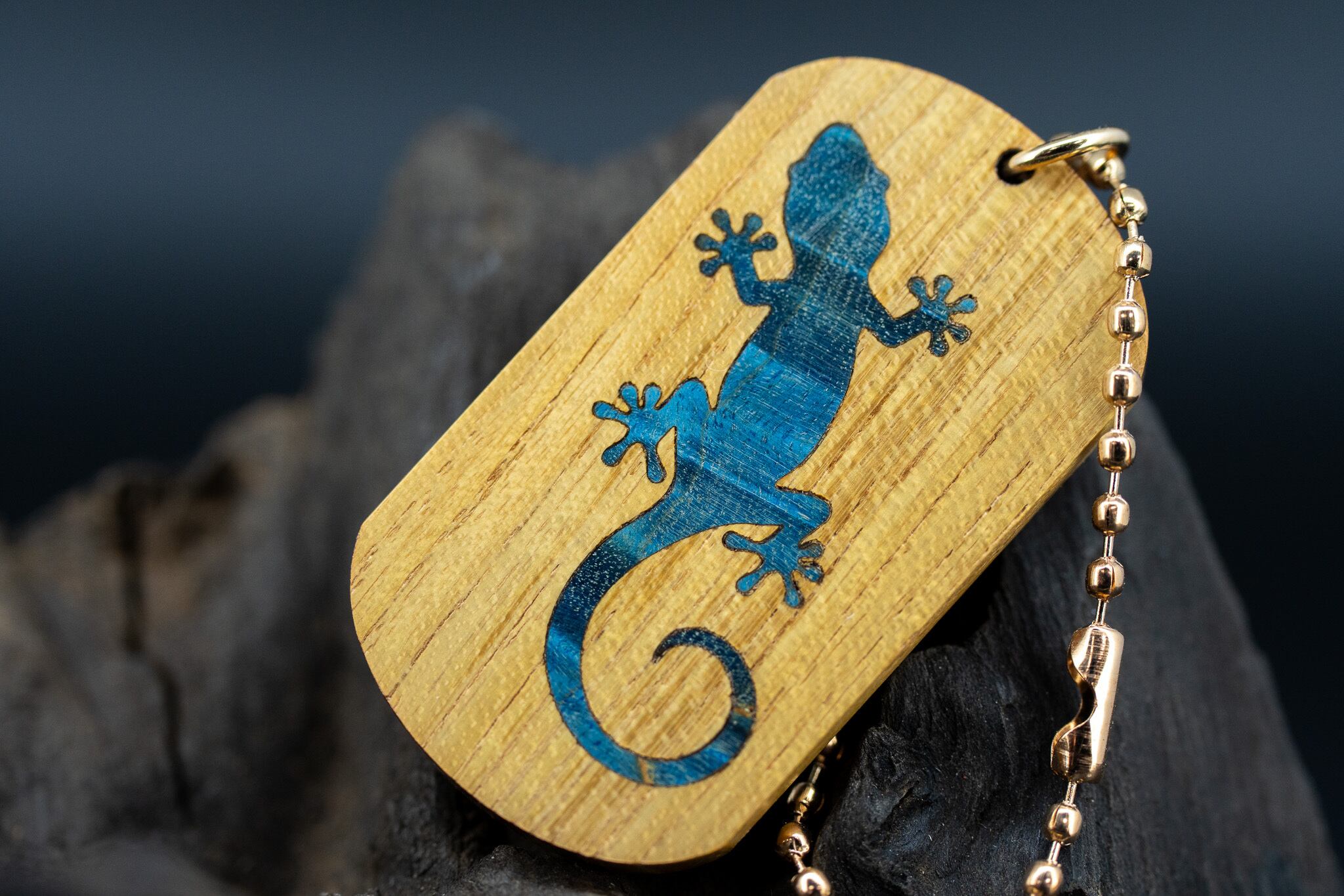 【黄金の木】 御蔵島 金桑 ドッグタグ 象嵌 木登りトカゲ