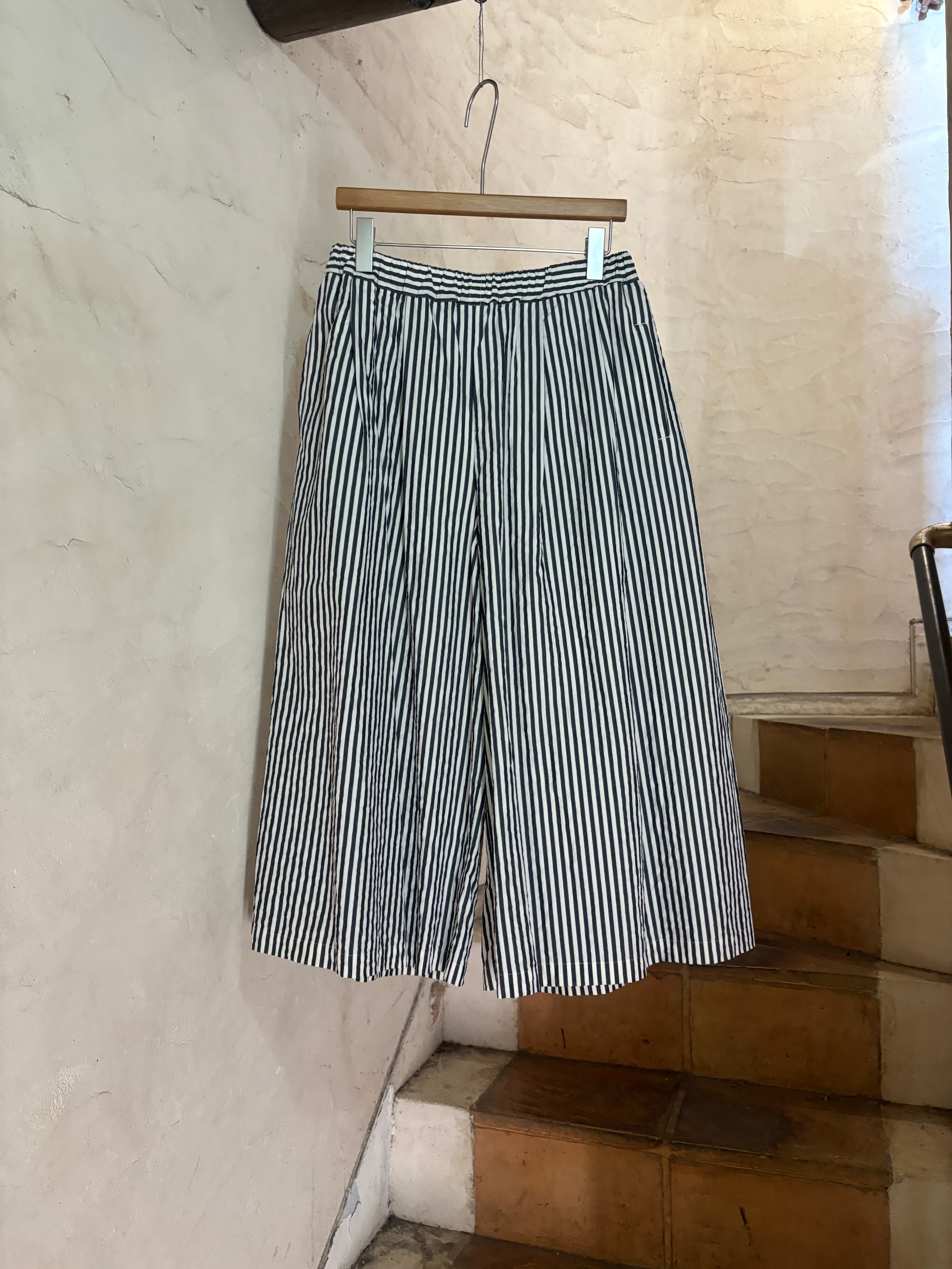 VERITECOEUR | WIDE CROPPED PANTS-black×ecru stripe
