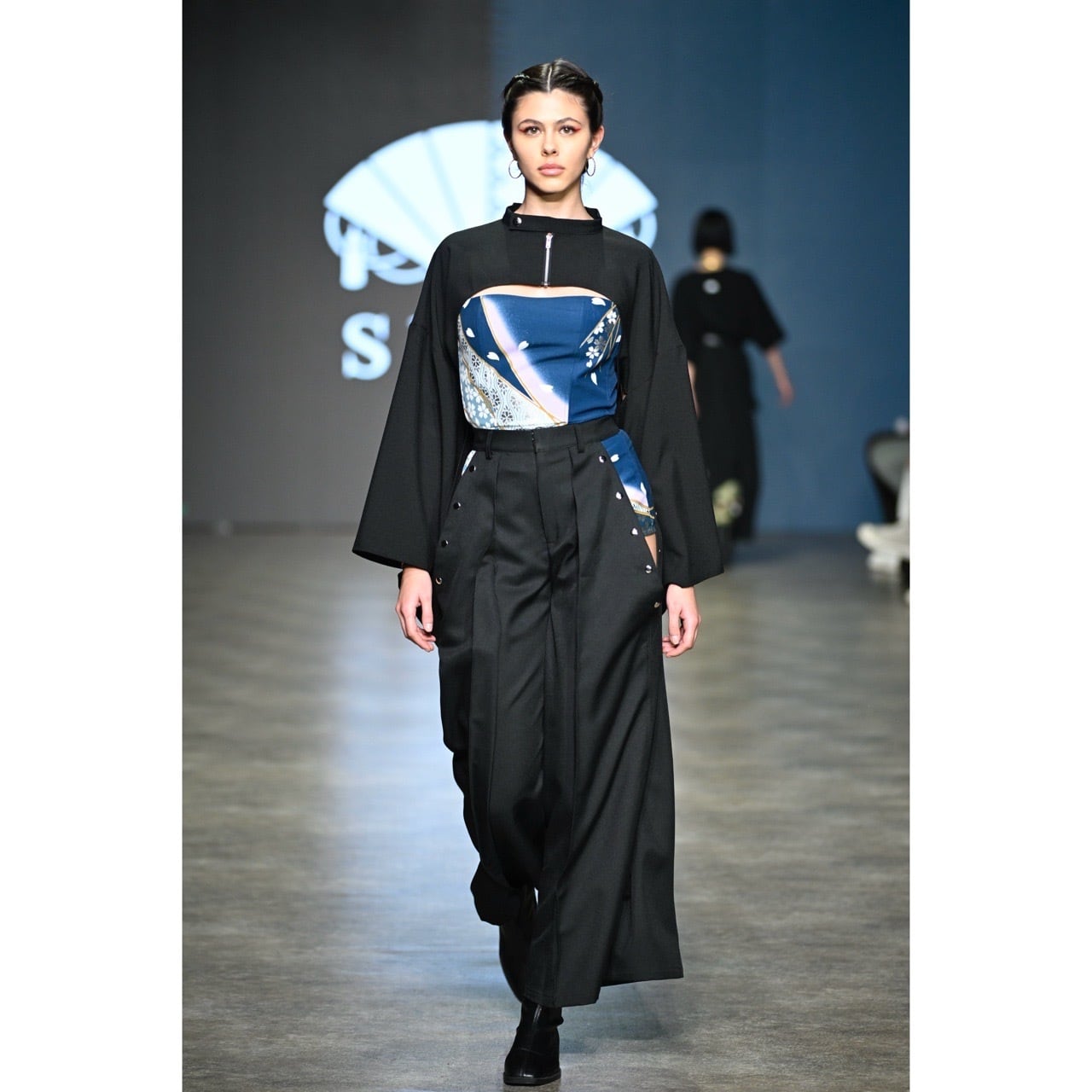 袴風脇開きパンツ Hakama wide-legged pants with buttoned side  