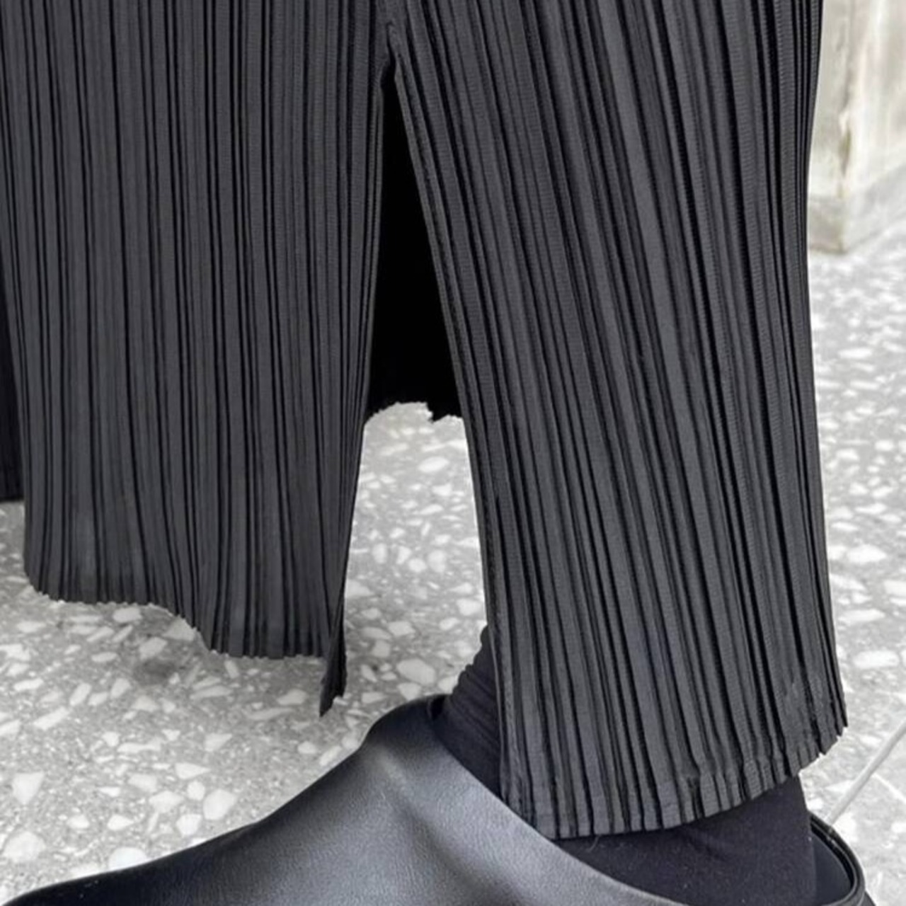Pleated Wide-Leg Wrap Pants / プリーツ ワイド レッグ ラップ パンツ
