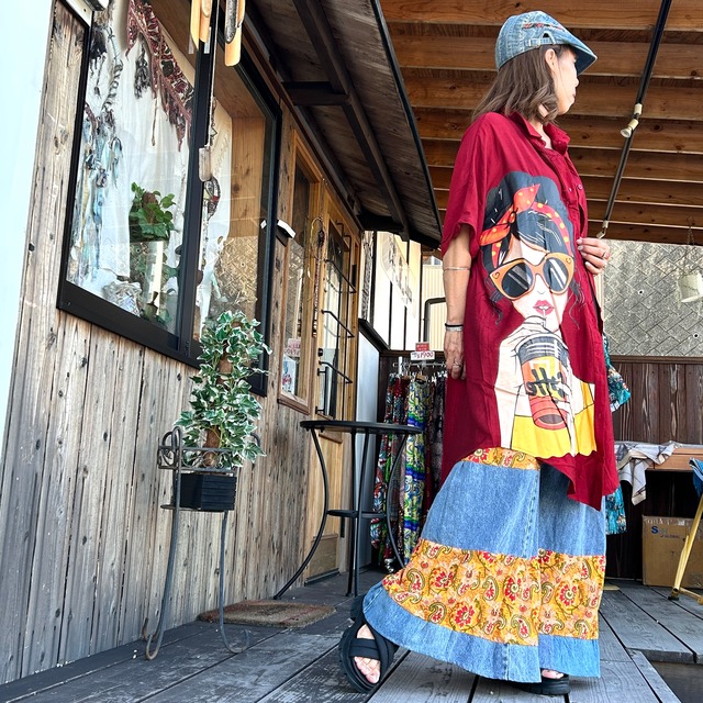 ポップ柄ゆったりチュニックシャツ