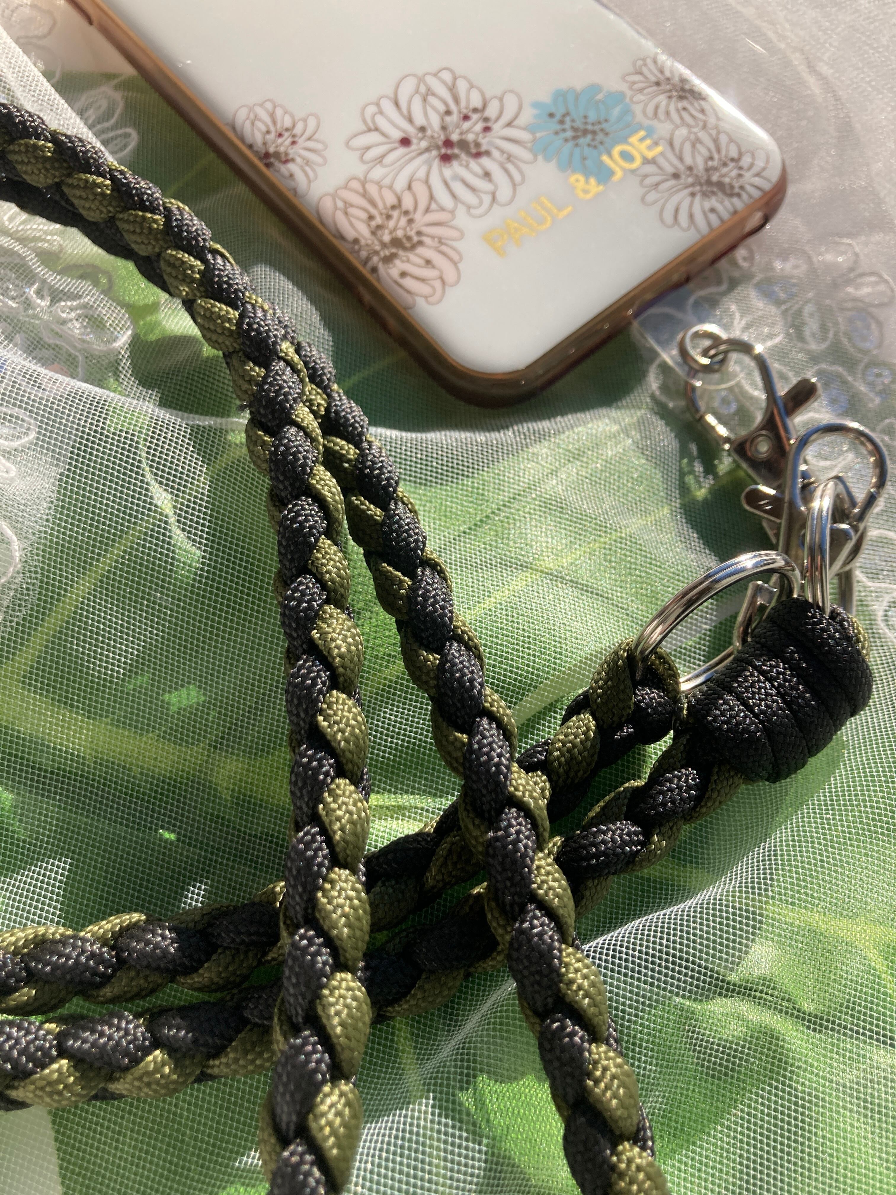 ストラップ スマホ•ショルダー パラコード シンプル 四つ編み ピンク