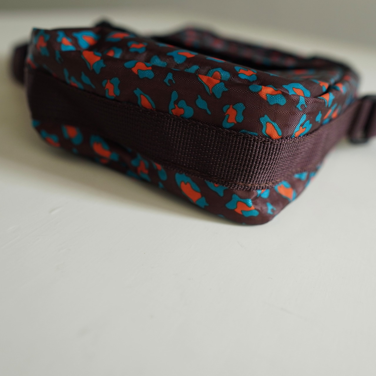 撥水防水軽量EmbroideryWappendesignショルダーバッグ／オレンジレオパード×ブラウン