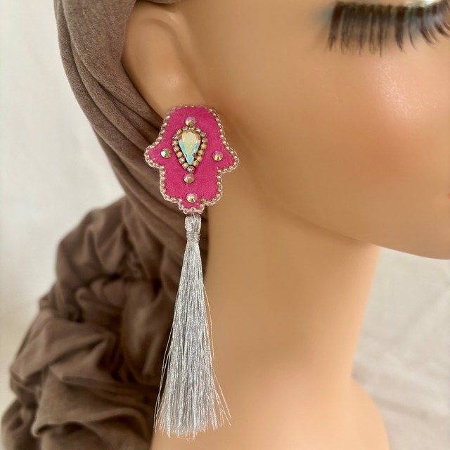 ビーズ刺繍のハムサピアス　ミニタッセル　ピンク