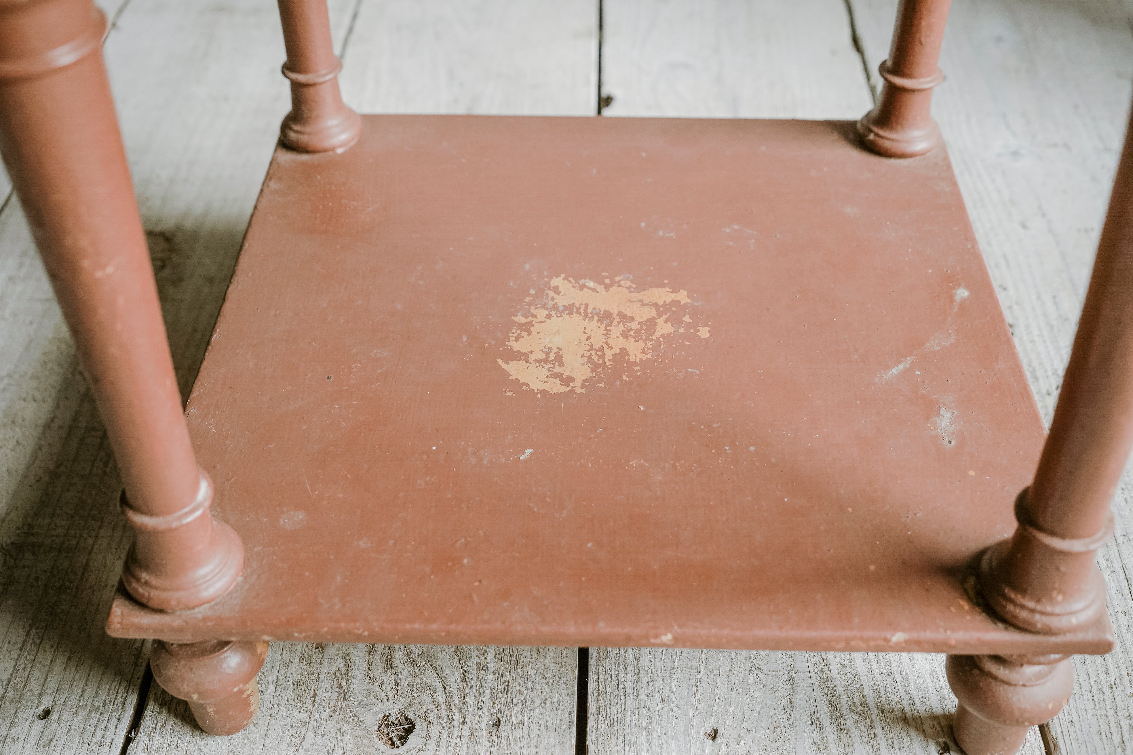 サイドチェスト/ベッドサイドテーブル/ディスプレイ棚/花台/空間装飾